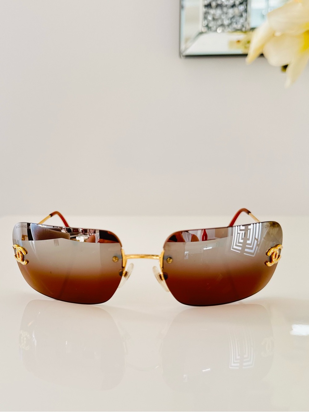 LIKE NEW 💕 Vintage CHANEL RARE RIMLESS Mirror Swarovski gold sunglasses - Picture 2 of 8
